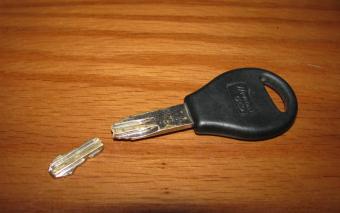 broken car key replacement